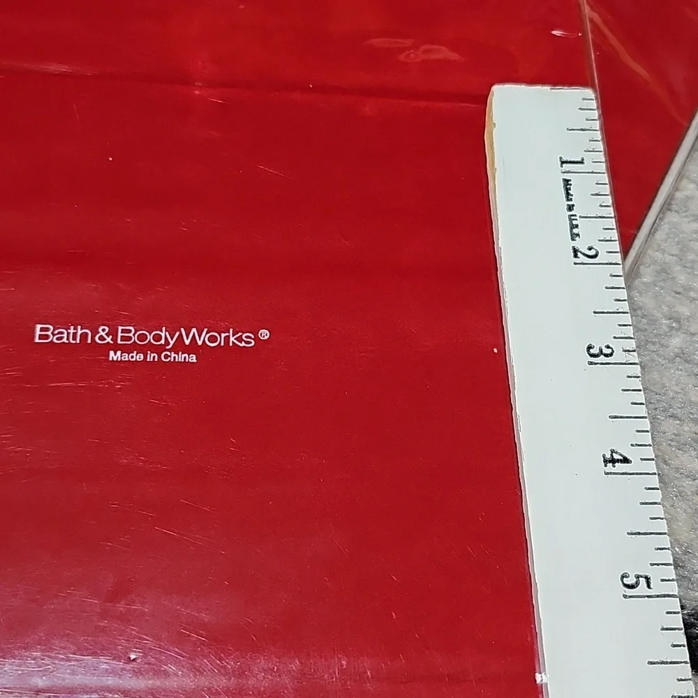 BATH & BODY WORKS HOLIDAY GIFT KIT RED VELVET BOX TISSUE PAPER GIFT TAG & RIBBON
